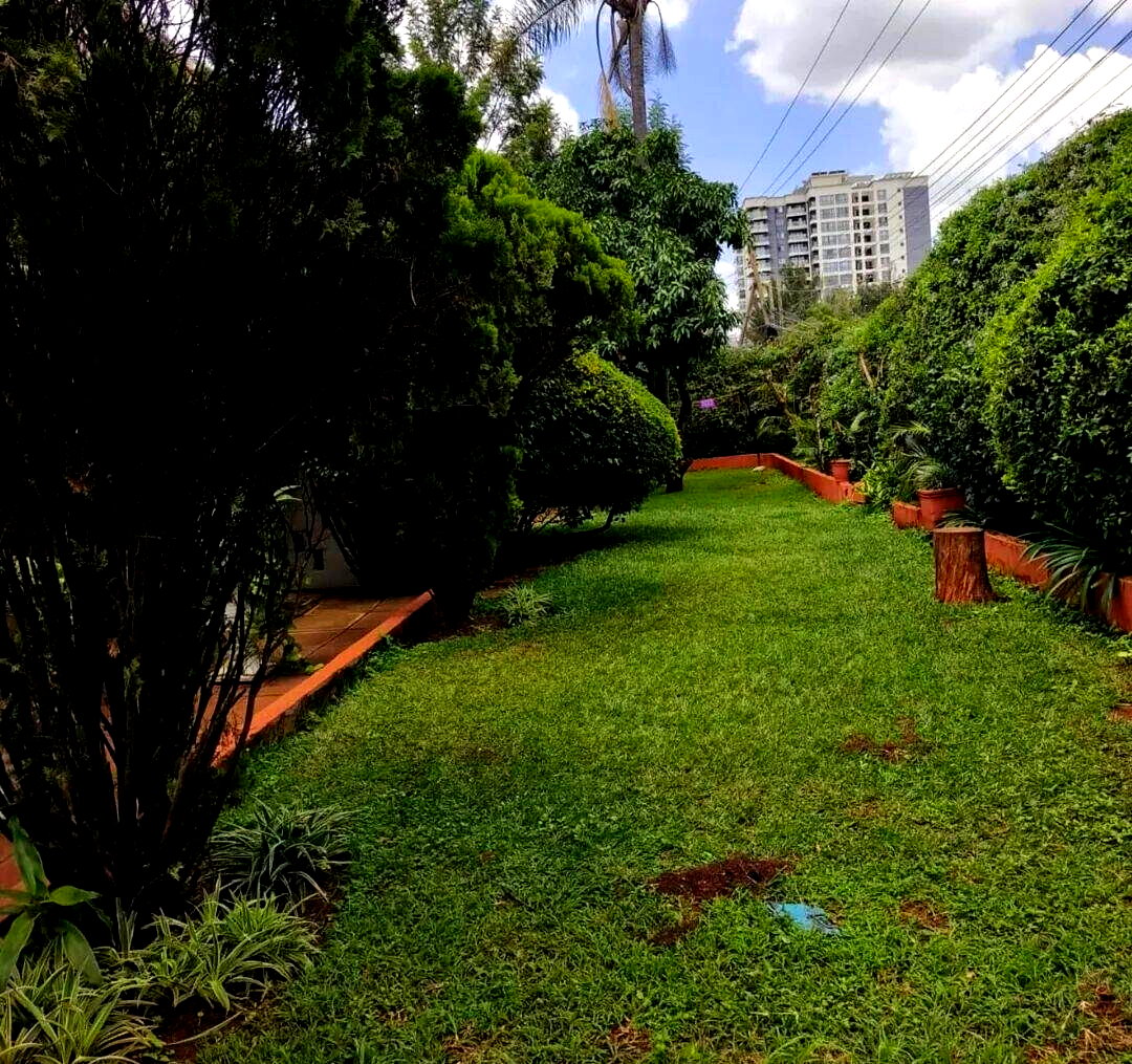 Corner Townhouse with Private Garden & DSQ - Kilimani