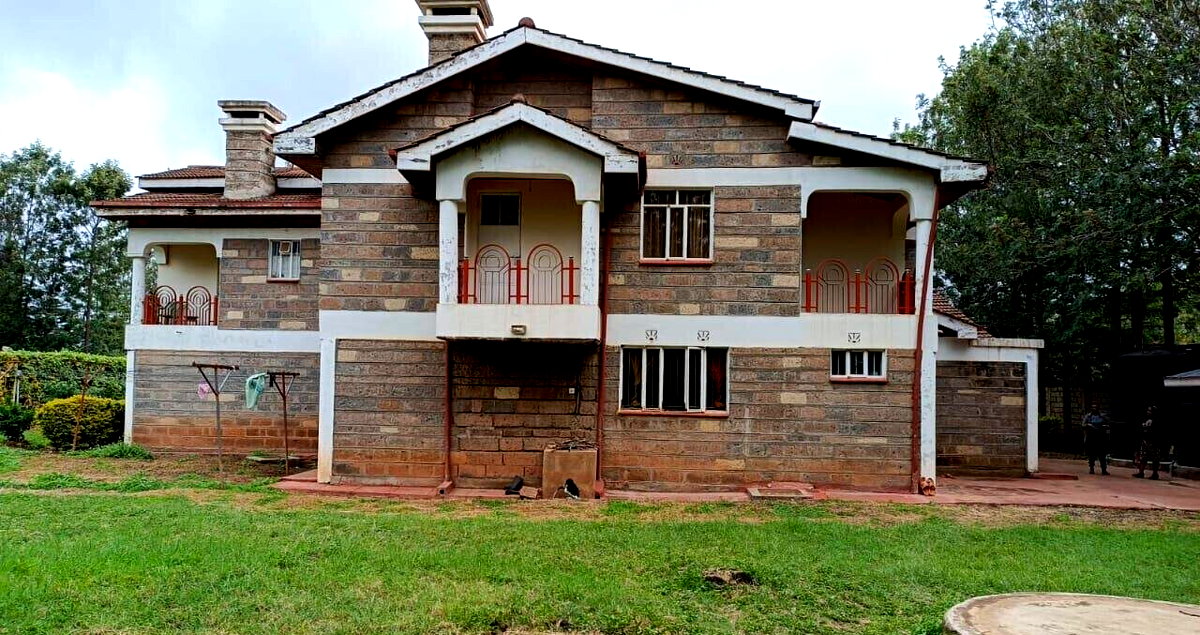 6-Ensuite Colonial Townhouse with Expansive Garden – Karen