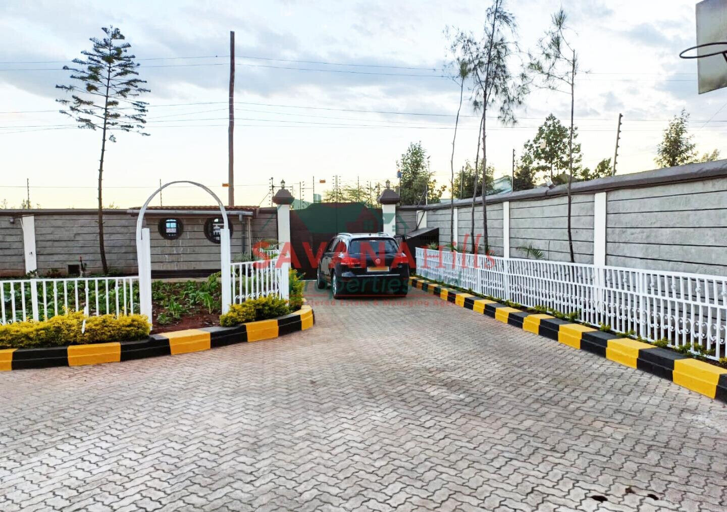 9-Bedroom Mansion on 0.25 Acre with Title Deed - Kitengela