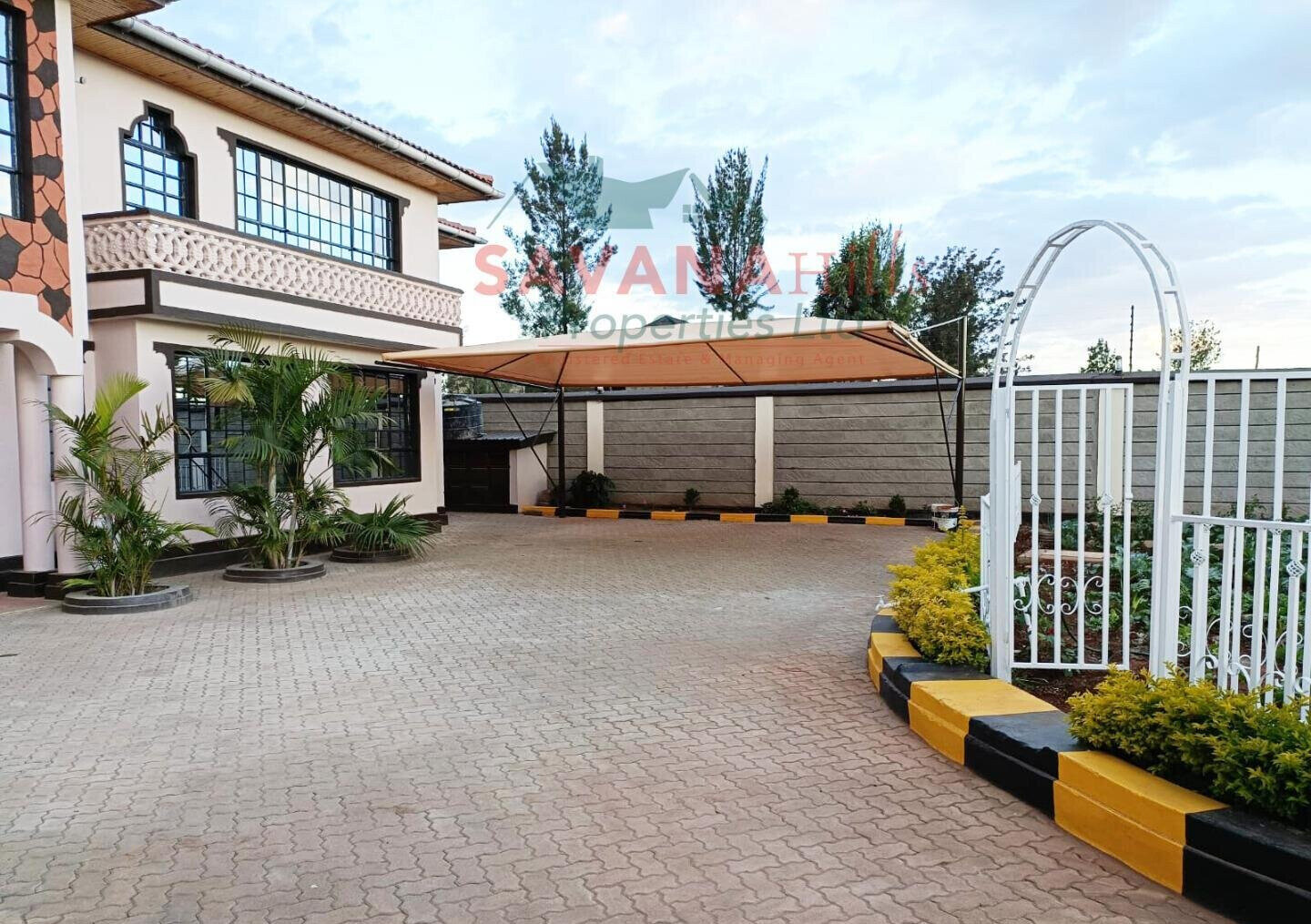 9-Bedroom Mansion on 0.25 Acre with Title Deed - Kitengela