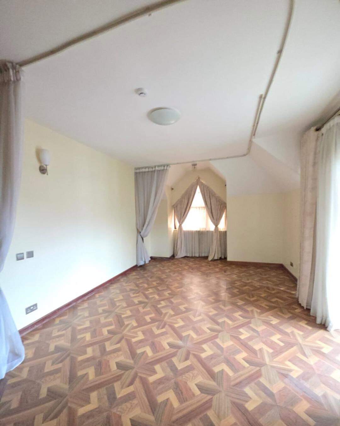 5BR Townhouse with Garden at KSh 72M