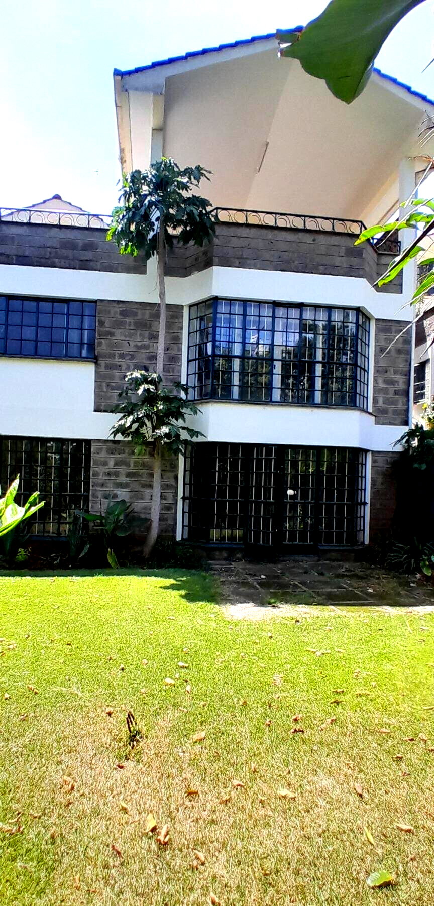4-Bed Townhouse with Study & DSQ - Spring Valley