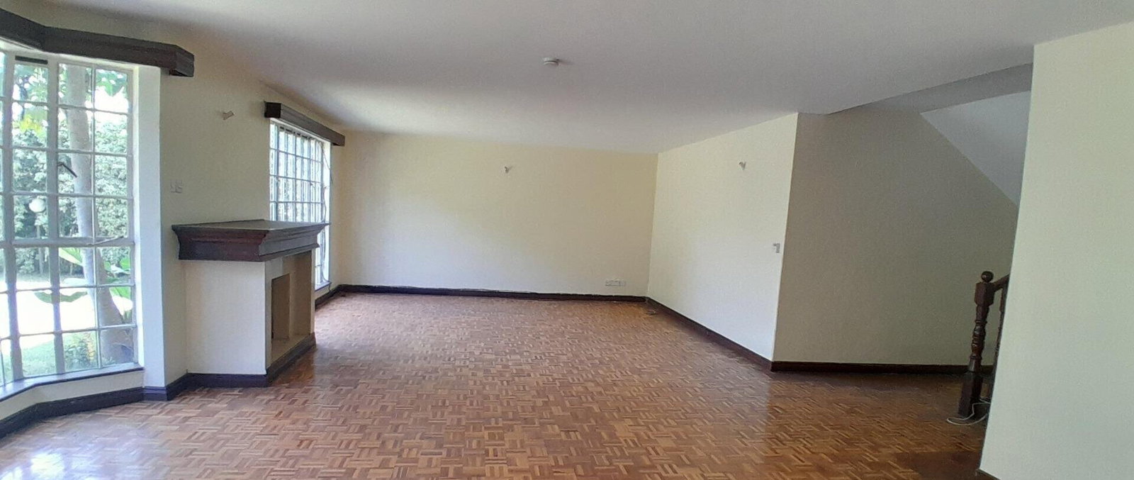 4-Bed Townhouse with Study & DSQ - Spring Valley