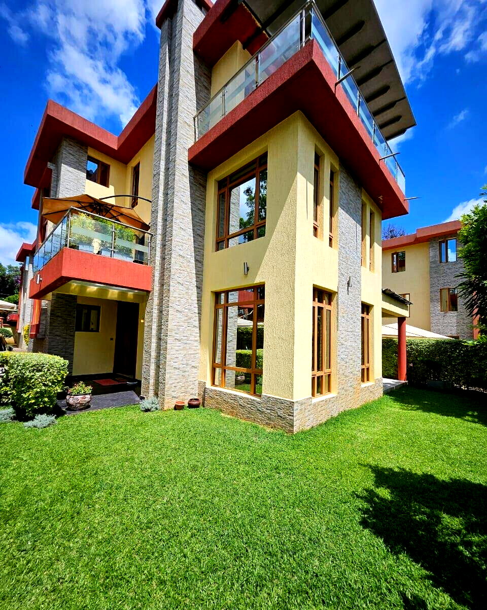 Algarve Villa with Jacuzzi & Electric Fireplace - Lavington