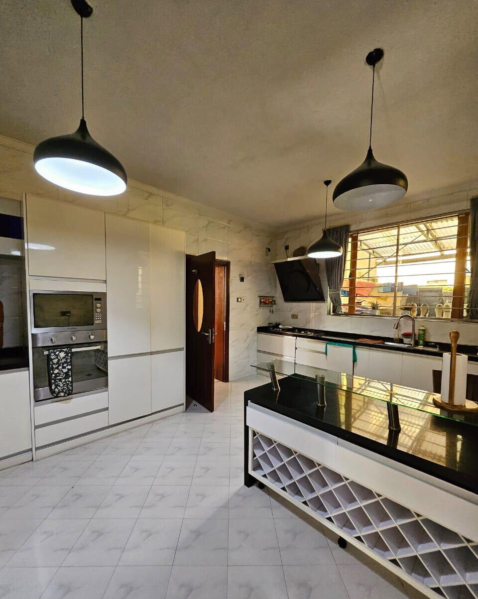 Algarve Villa with Jacuzzi & Electric Fireplace - Lavington