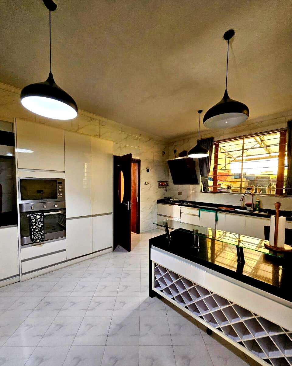 Algarve Villa with Jacuzzi & Electric Fireplace - Lavington