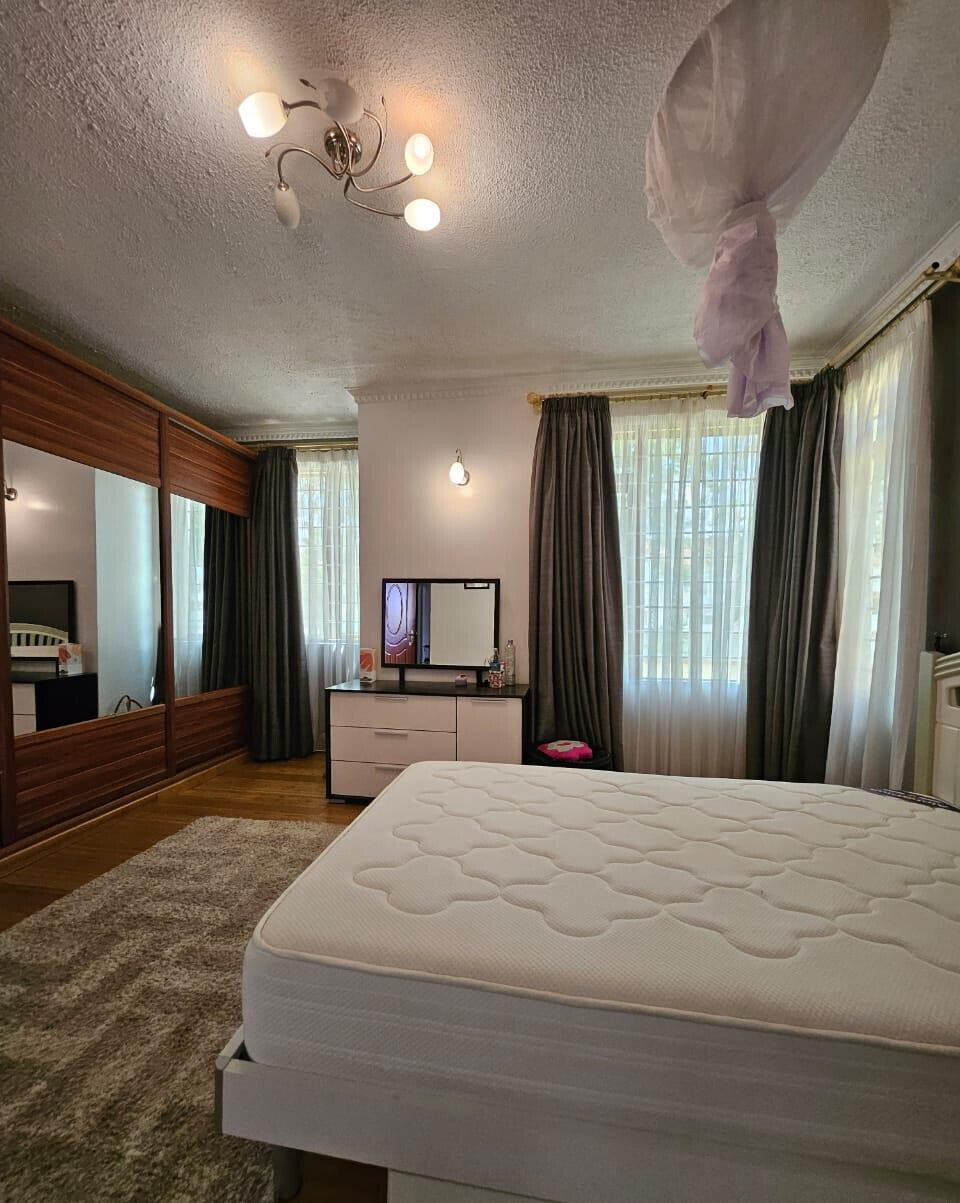 Algarve Villa with Jacuzzi & Electric Fireplace - Lavington