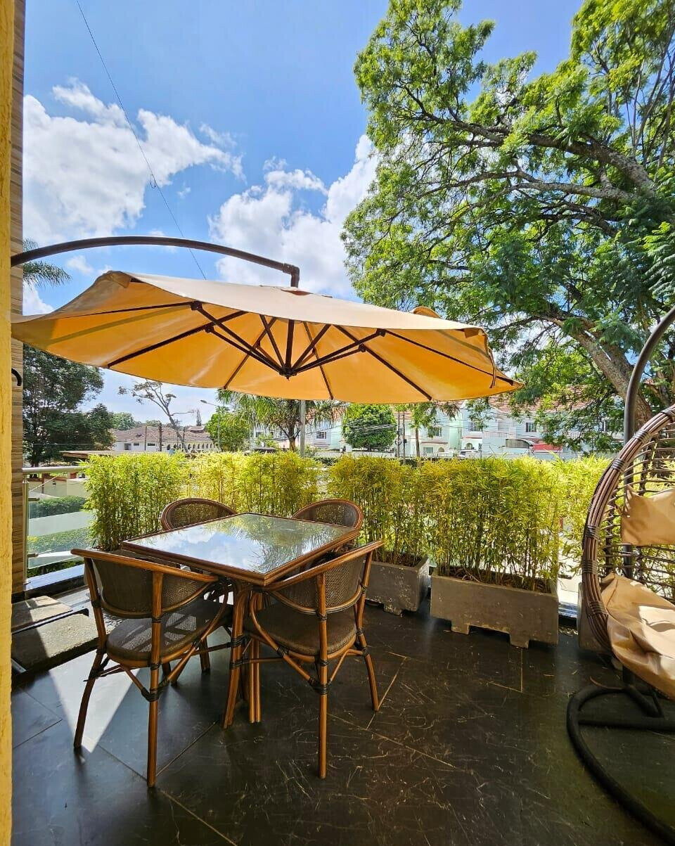 Algarve Villa with Jacuzzi & Electric Fireplace - Lavington