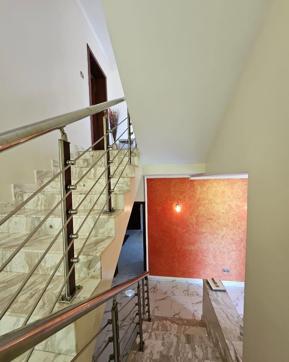 Algarve Villa with Jacuzzi & Electric Fireplace - Lavington