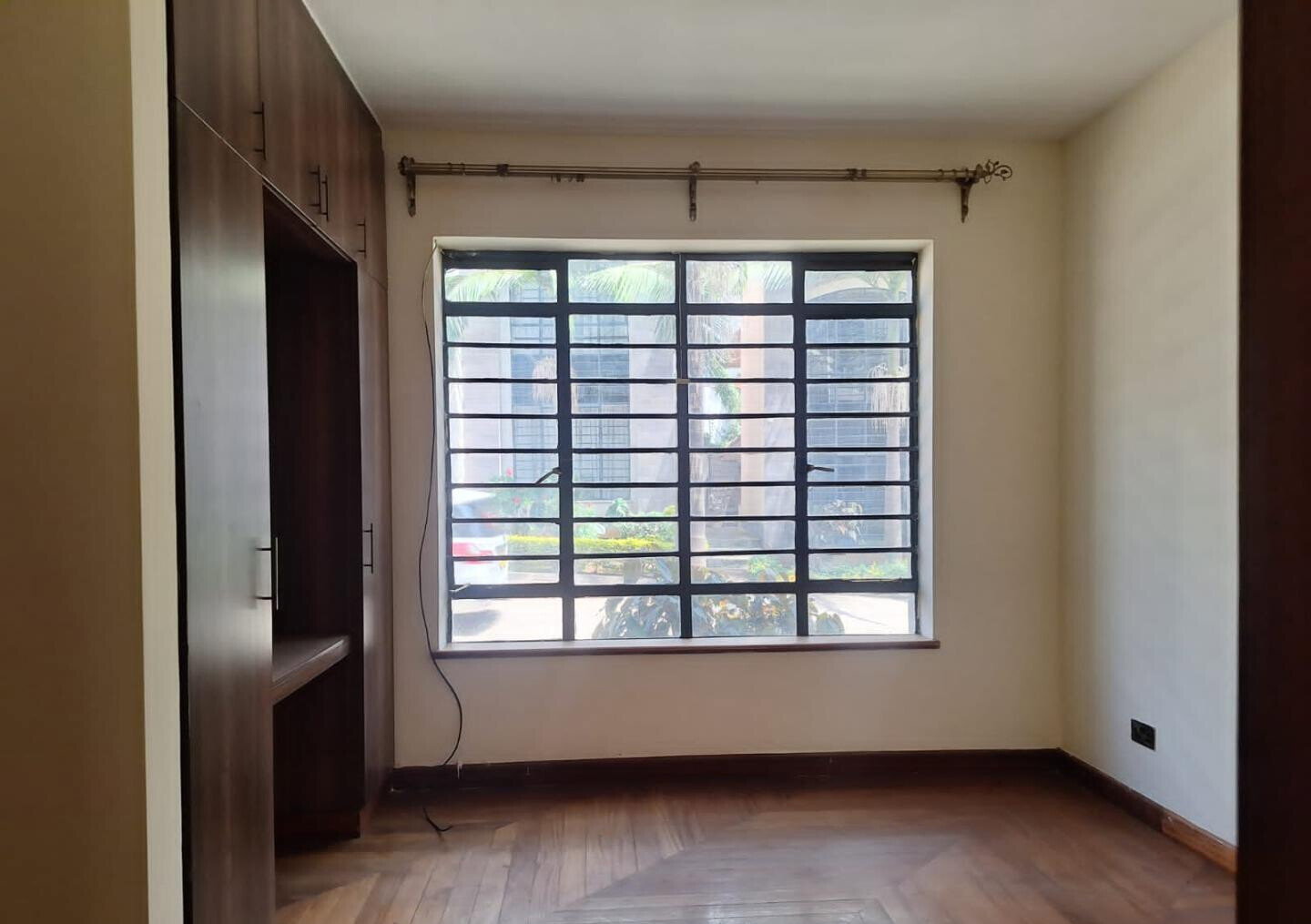 5BR All-Ensuite Townhouse with Fireplace & Staff Quarters - Lavington