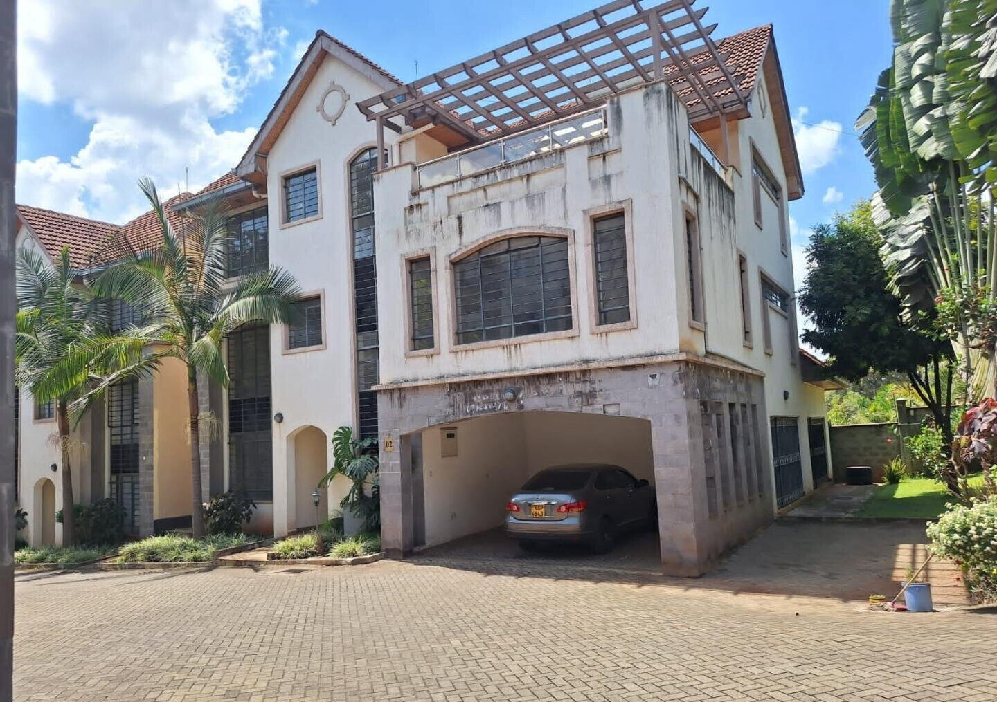 5BR All-Ensuite Townhouse with Fireplace & Staff Quarters - Lavington