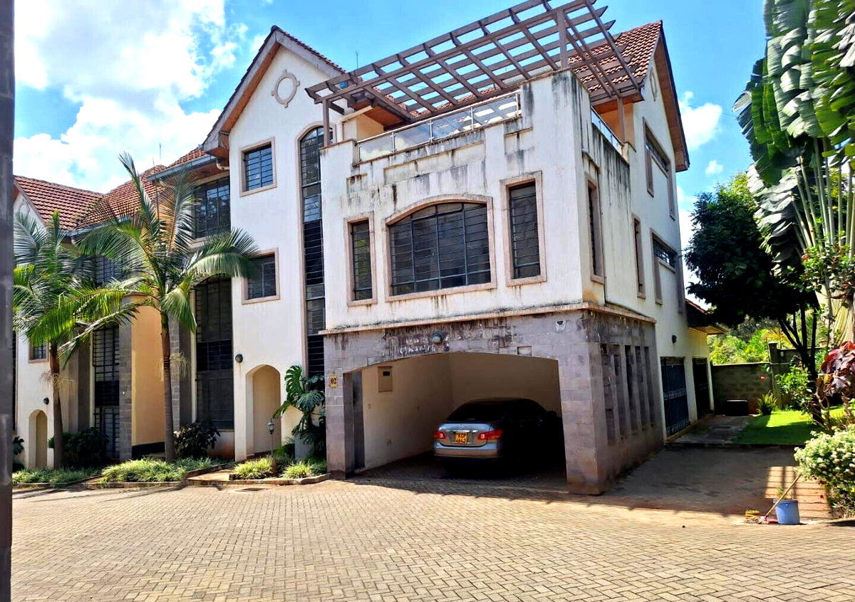 5BR All-Ensuite Townhouse with Fireplace & Staff Quarters - Lavington