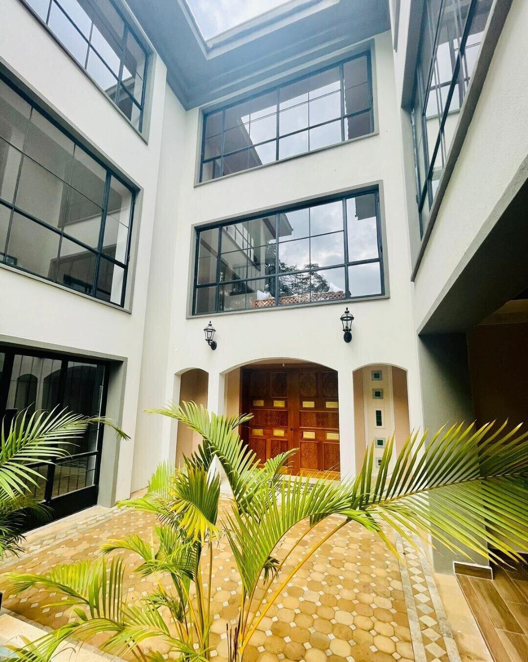 5-Ensuite Villa with Dip Pool & Yoga Deck - Lavington