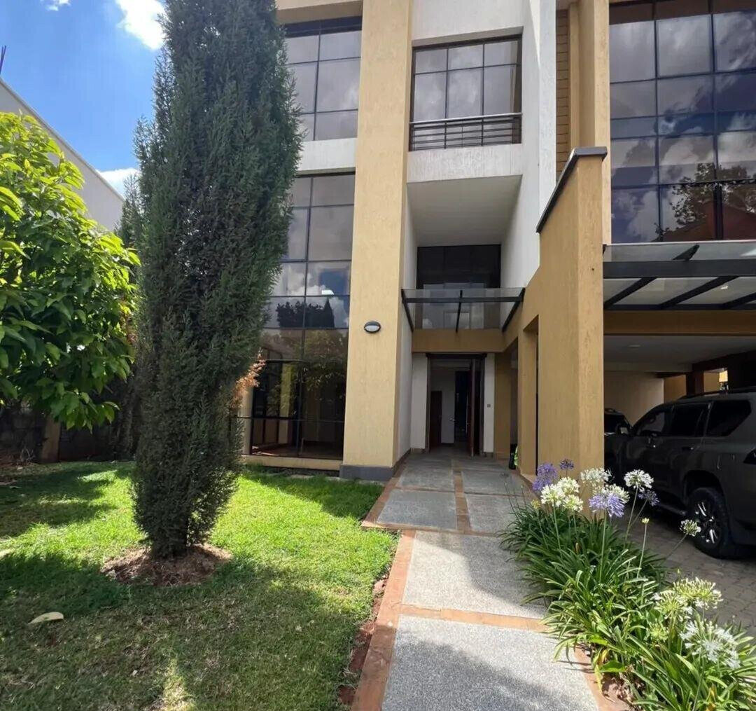 5-Ensuite Townhouse with Rooftop Terrace & Solar - Lavington