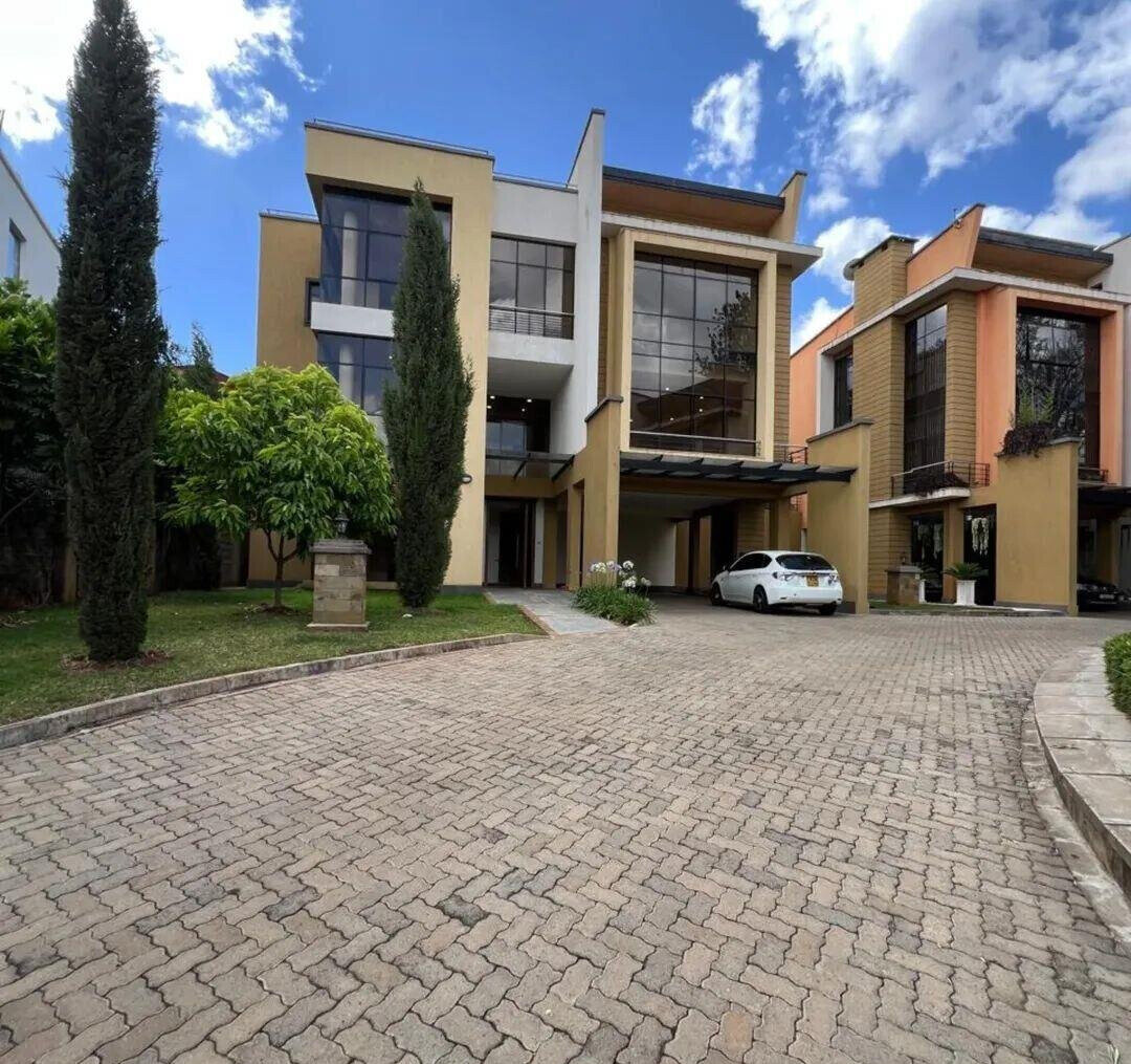 5-Ensuite Townhouse with Rooftop Terrace & Solar - Lavington