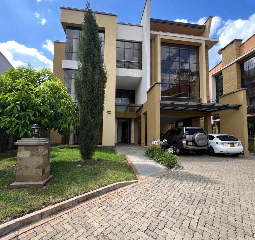 5-Ensuite Townhouse with Rooftop Terrace & Solar - Lavington