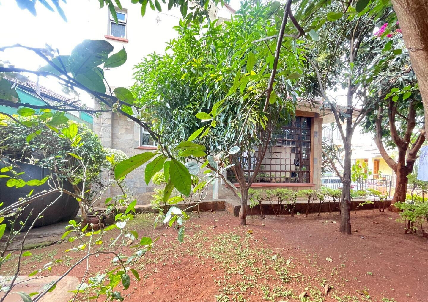 5-Ensuite Townhouse with Fireplace & Private Garden - Lavington