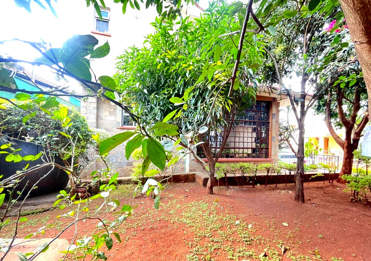 5-Ensuite Townhouse with Fireplace & Private Garden - Lavington