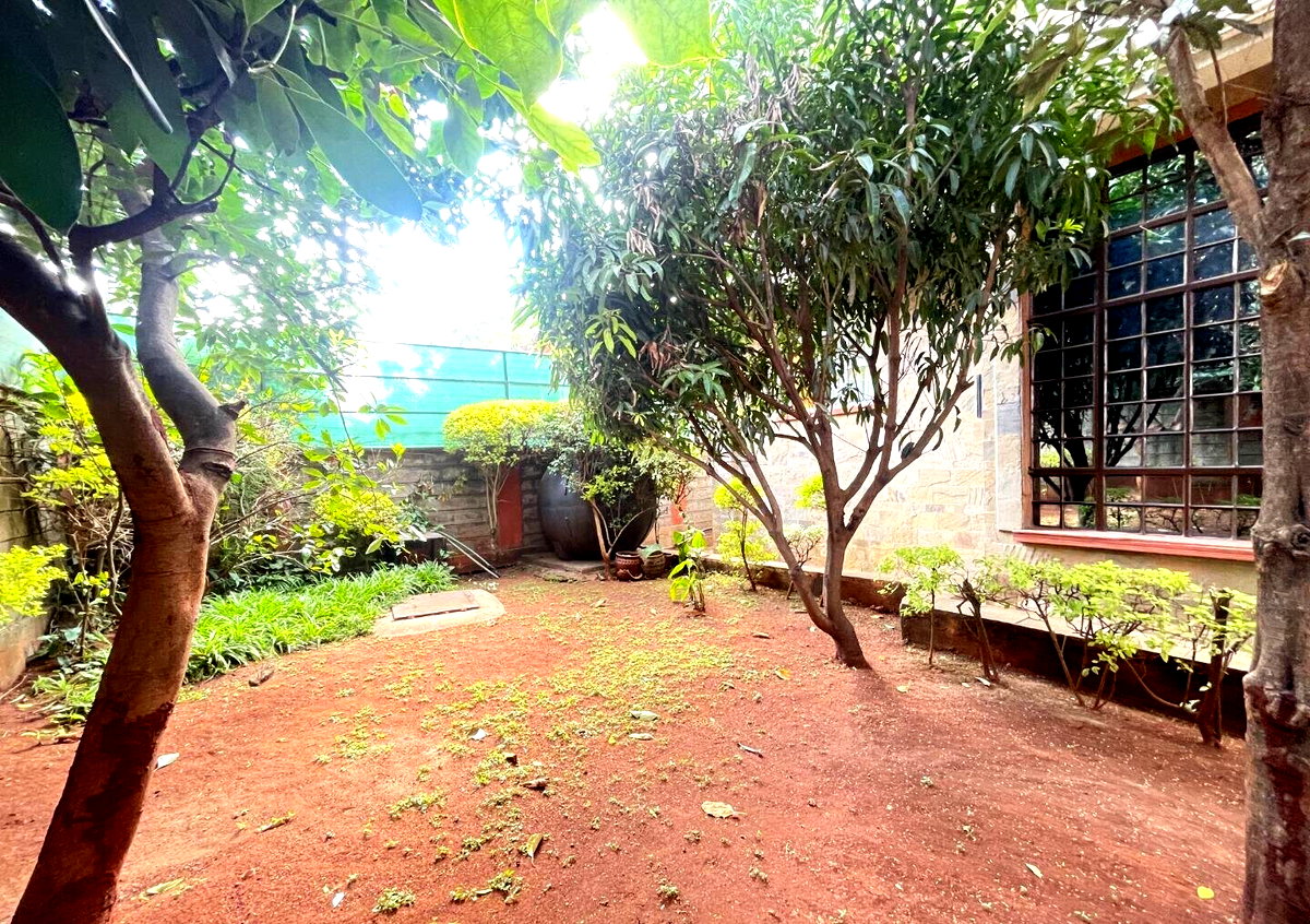 5-Ensuite Townhouse with Fireplace & Private Garden - Lavington