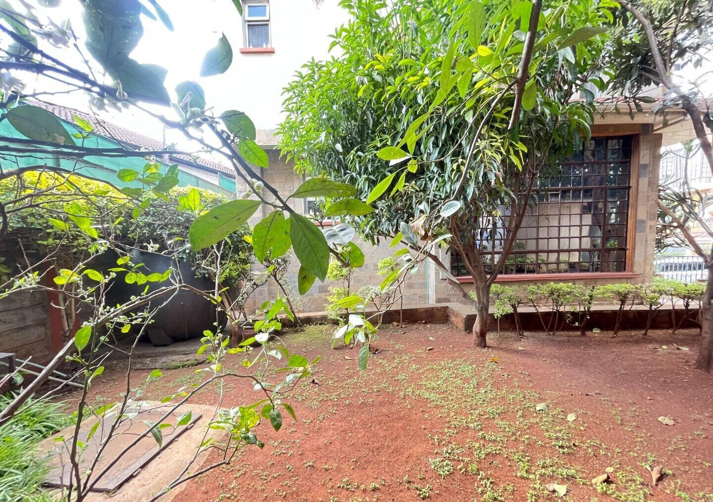 5-Ensuite Townhouse with Fireplace & Private Garden - Lavington