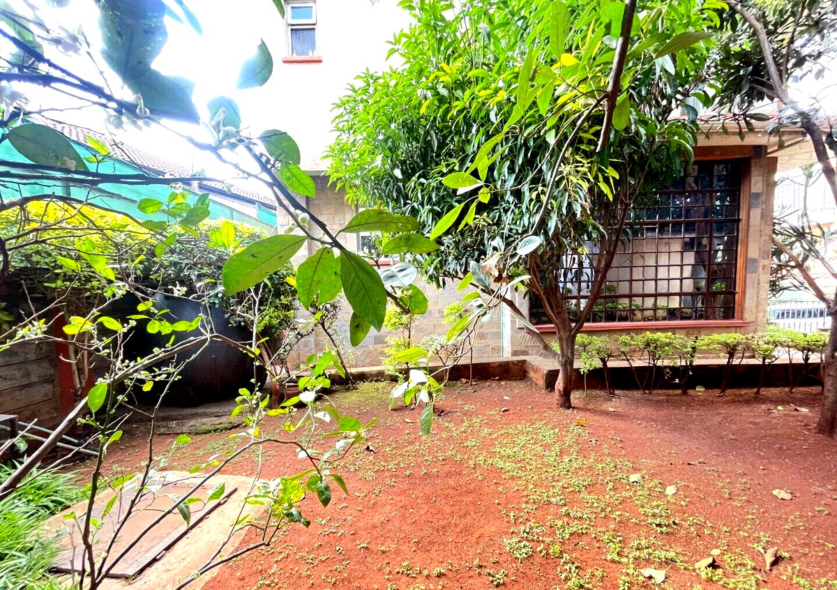 5-Ensuite Townhouse with Fireplace & Private Garden - Lavington