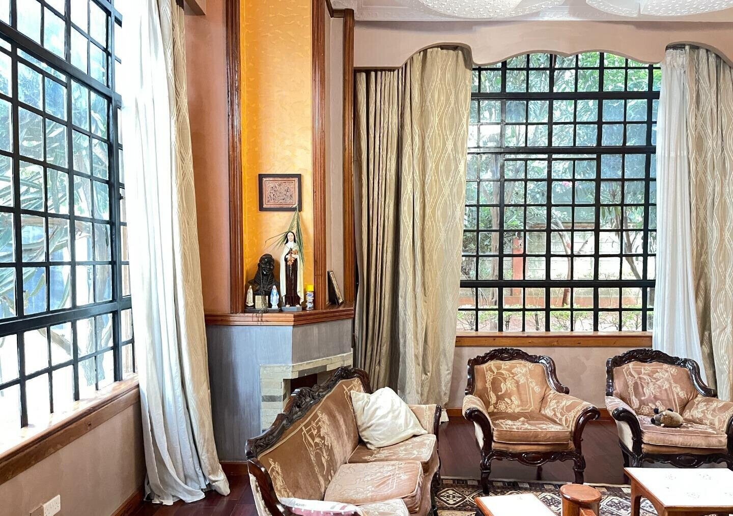 5-Ensuite Townhouse with Fireplace & Private Garden - Lavington