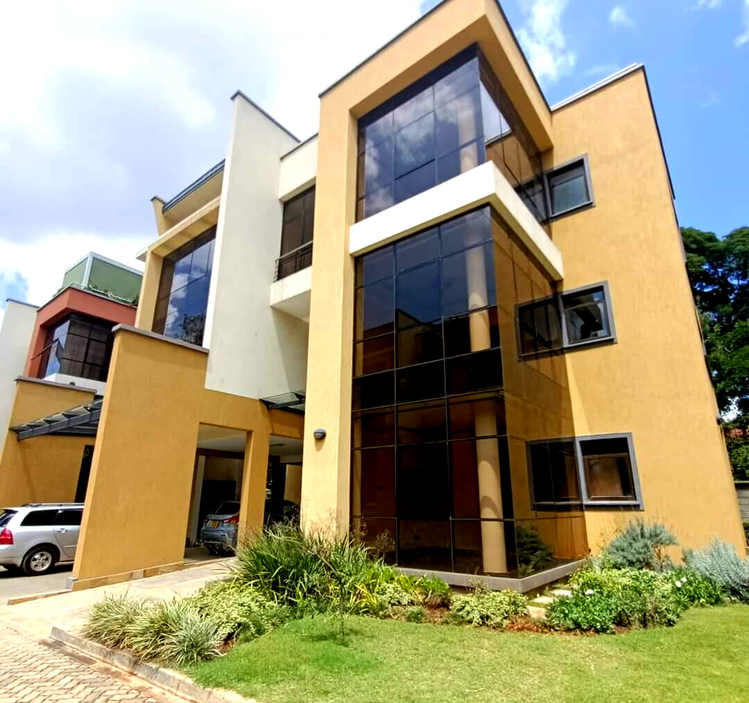 5BR Townhouse with Rooftop Terrace & DSQ - Lavington