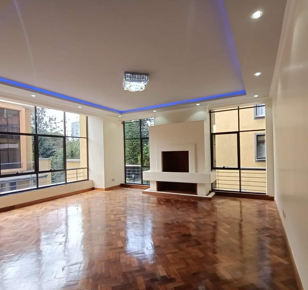 5BR Townhouse with Rooftop Terrace & DSQ - Lavington