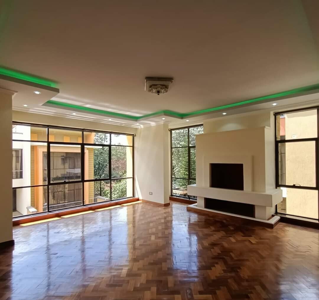 5BR Townhouse with Rooftop Terrace & DSQ - Lavington