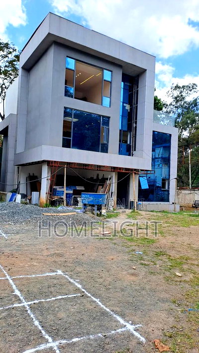 5bdrm Villa in Lavington for sale - Image 1