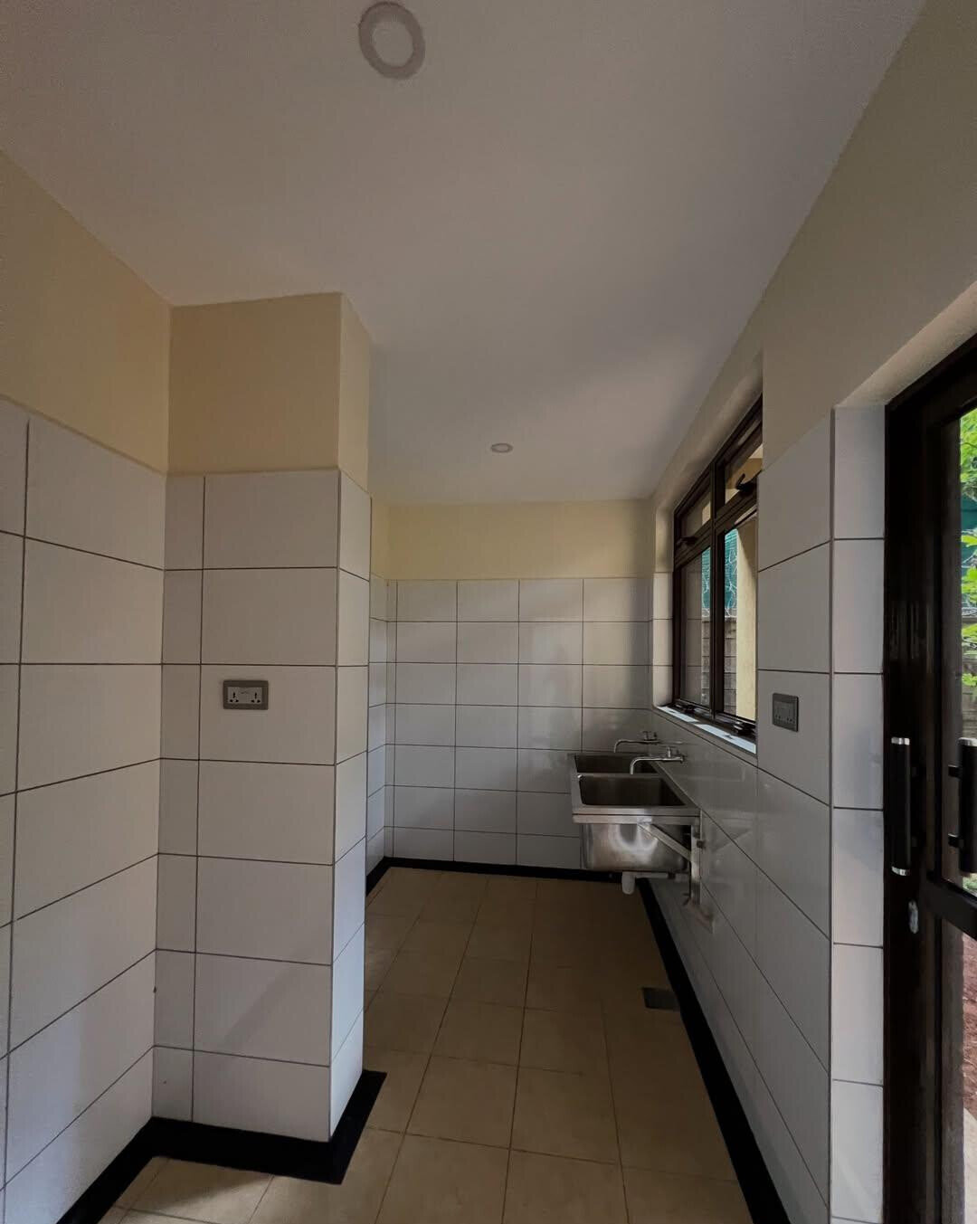 New 5-Ensuite Townhouse with Rooftop Garden - Lavington