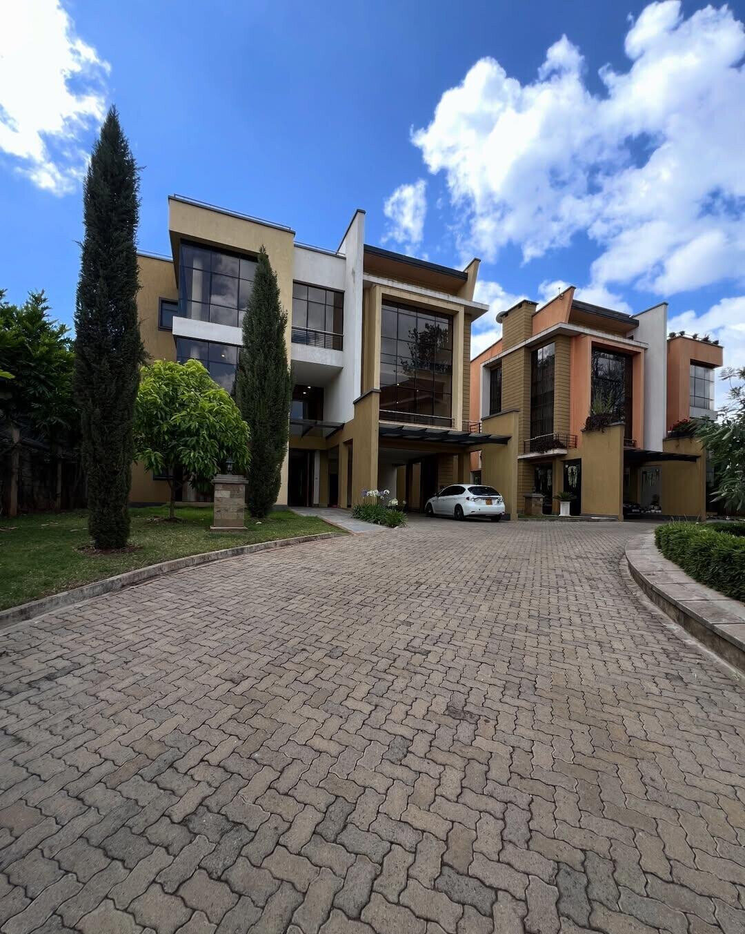 New 5-Ensuite Townhouse with Rooftop Garden - Lavington