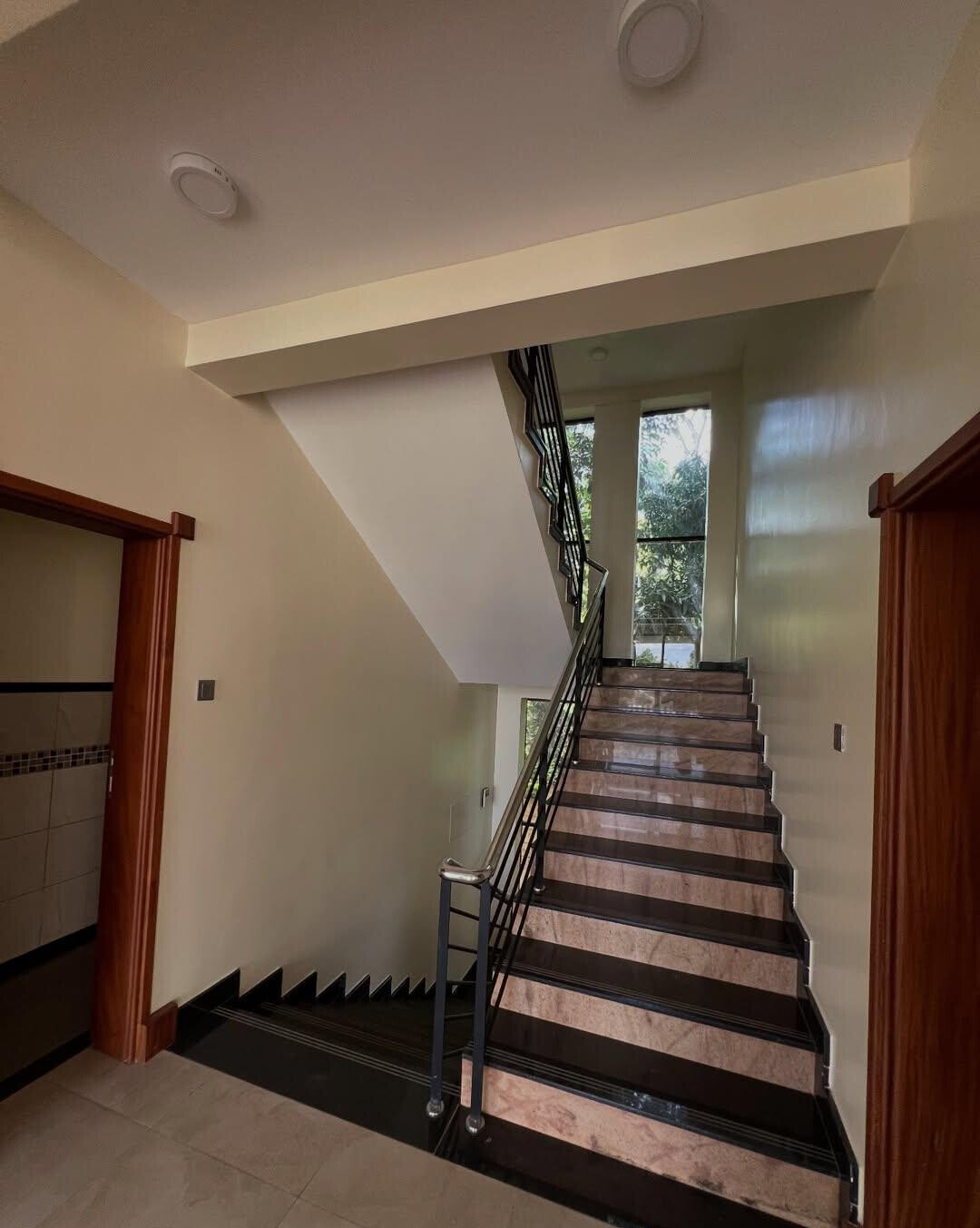 New 5-Ensuite Townhouse with Rooftop Garden - Lavington