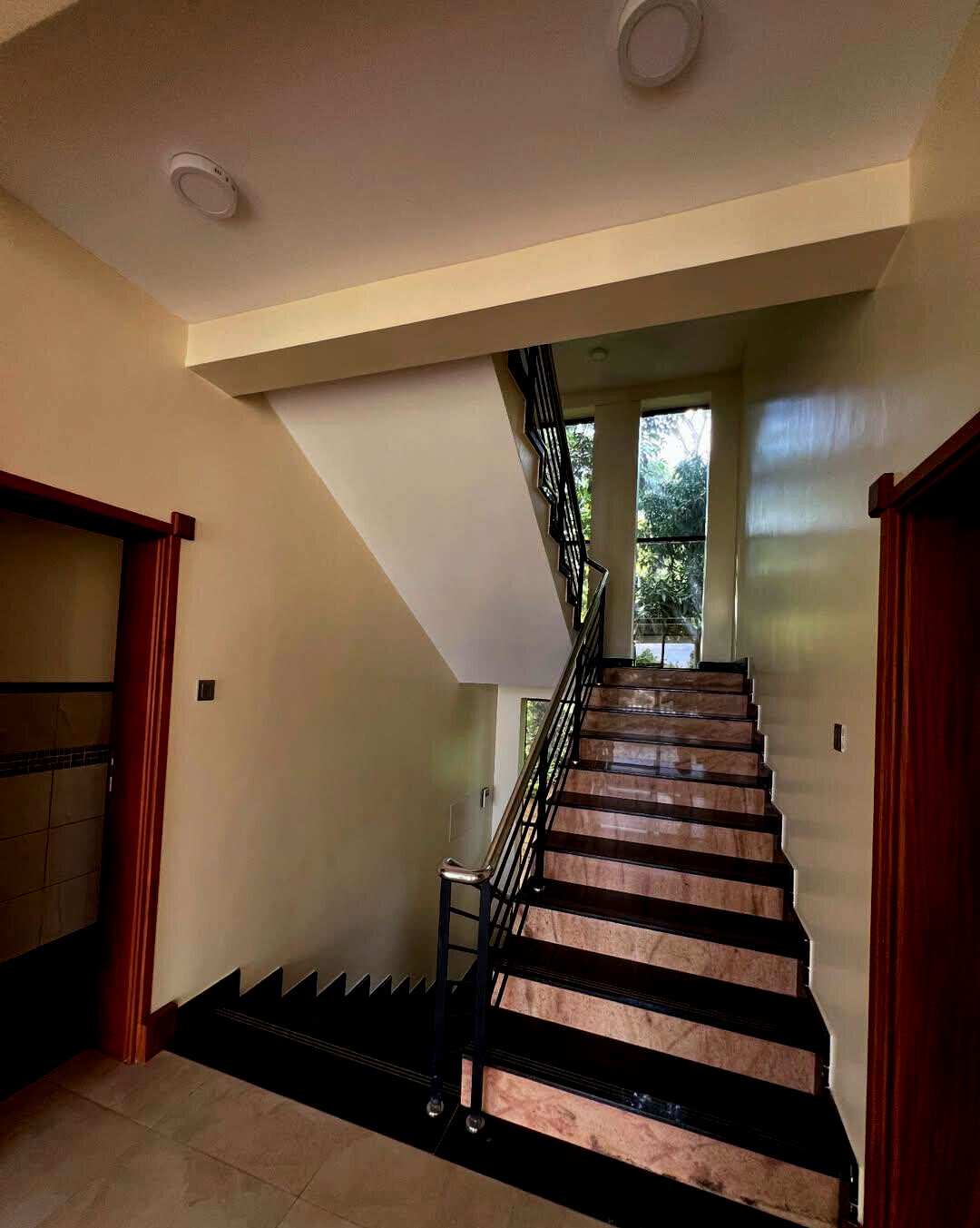New 5-Ensuite Townhouse with Rooftop Garden - Lavington