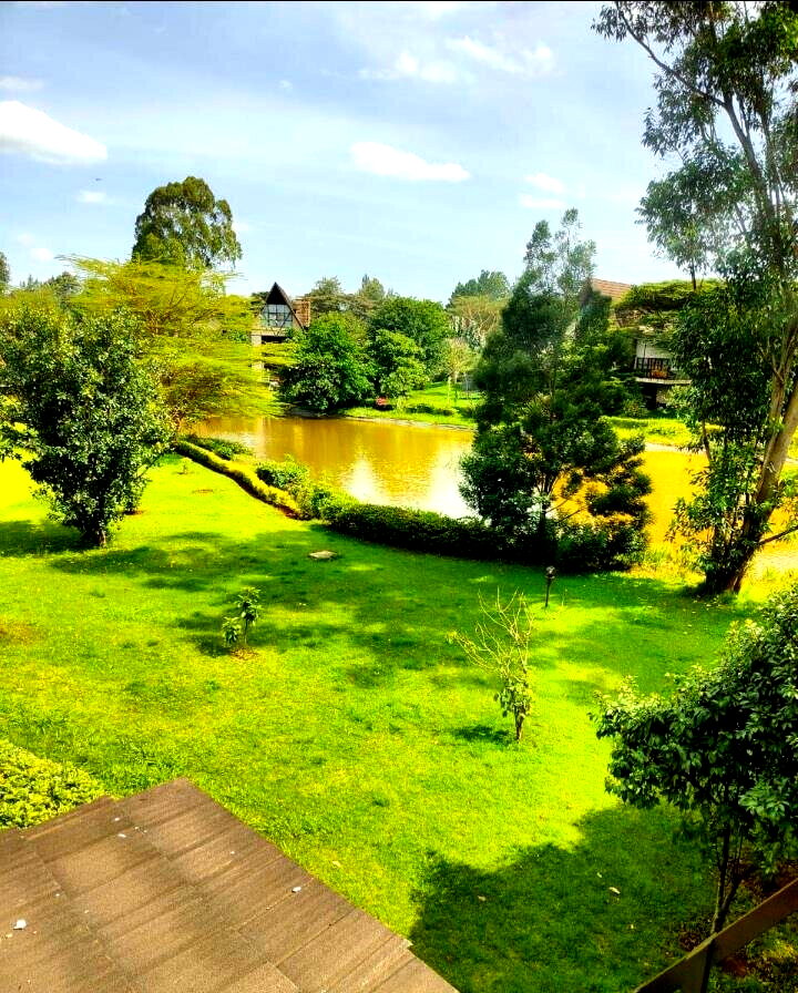 5-Ensuite Townhouse with Lake & Clubhouse Access – Karen