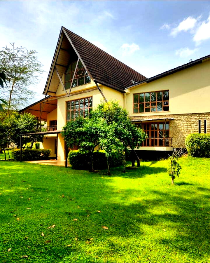 5-Ensuite Townhouse with Lake & Clubhouse Access – Karen