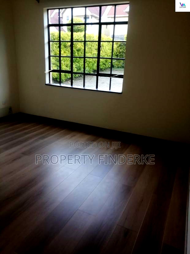4bdrm Townhouse/Terrace in Kadeya, Oluulua for sale