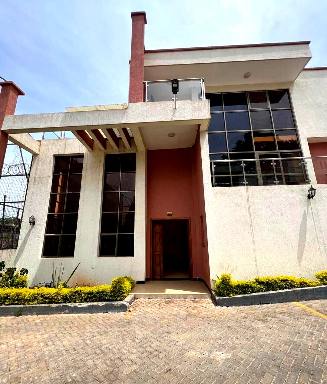 Double-Volume Living Room Townhouse with Rooftop Terrace - Lavington