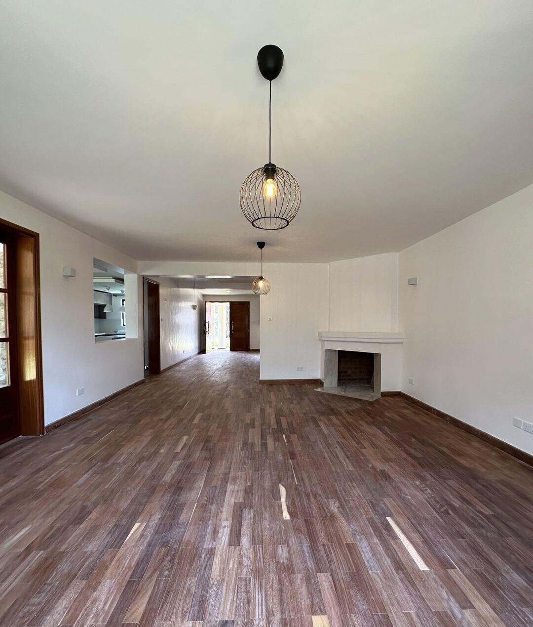 4-Ensuite Townhouse with Fireplace & Manicured Gardens – Karen Hardy