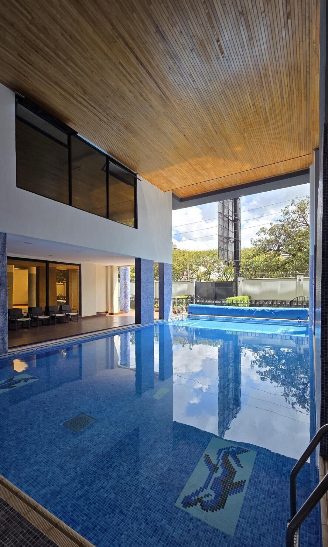 8-Bedroom Duplex Villa with Private Garden & Clubhouse - Spring Valley