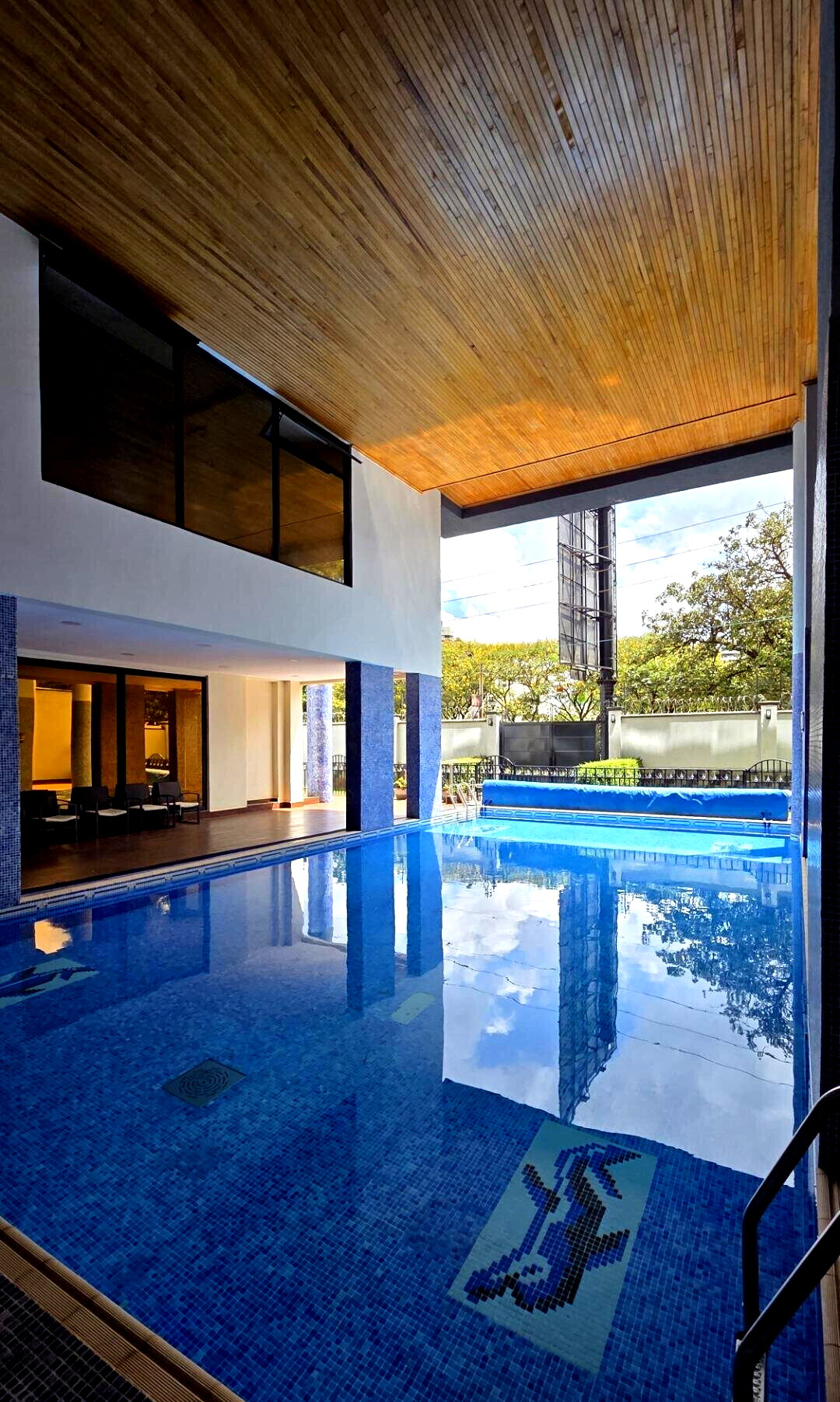 8-Bedroom Duplex Villa with Private Garden & Clubhouse - Spring Valley