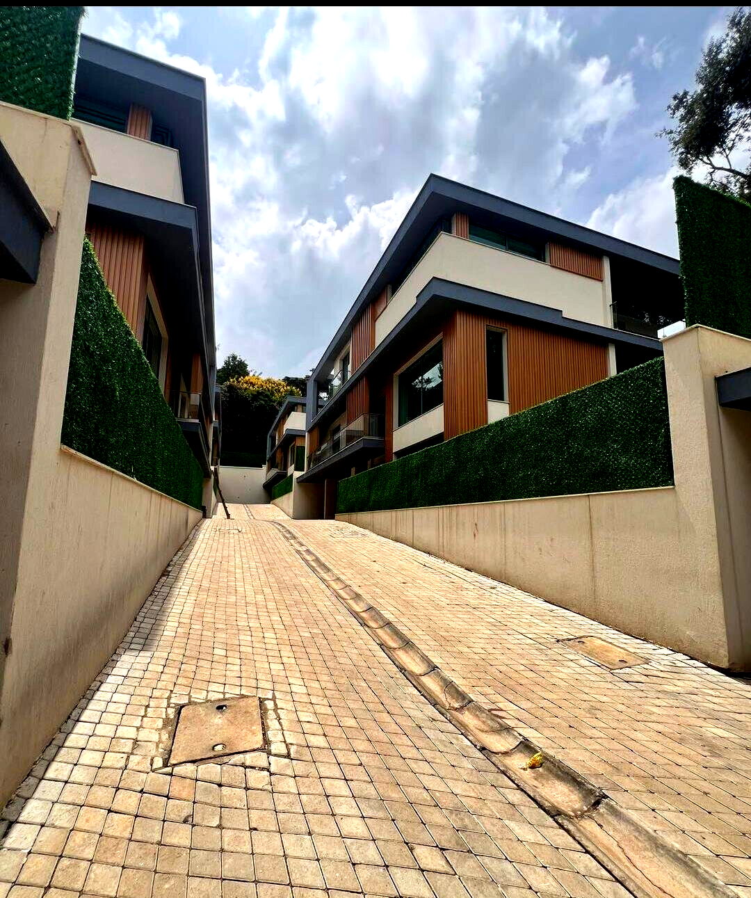 New 5-Ensuite Townhouse with Backup Generator & DSQ - Lavington