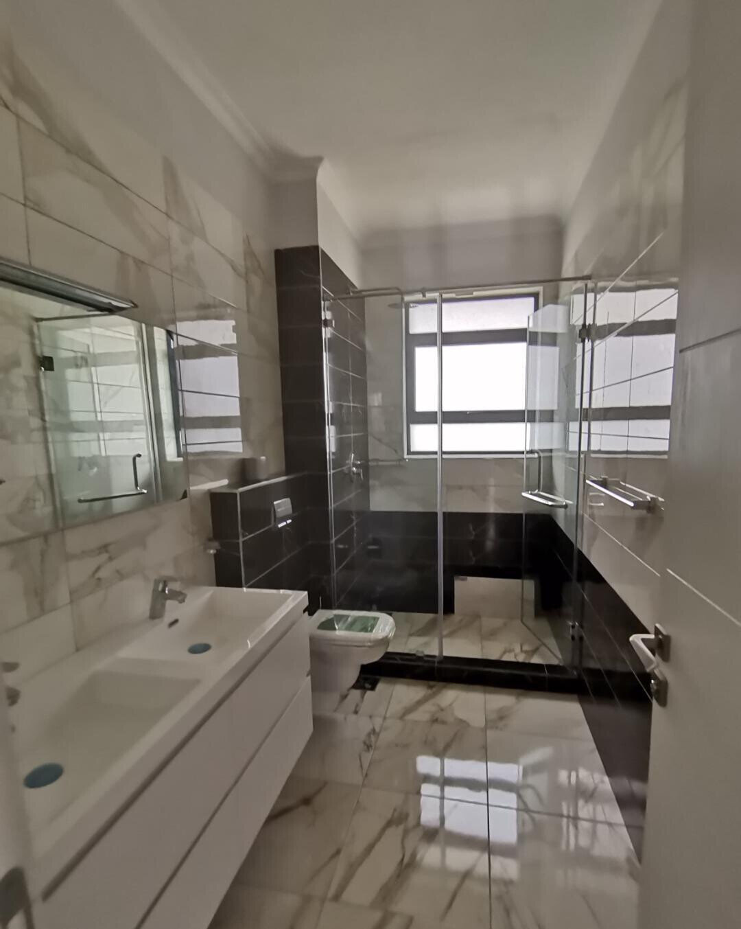 4BR Villa with Heated Pool & Clubhouse Access - Runda