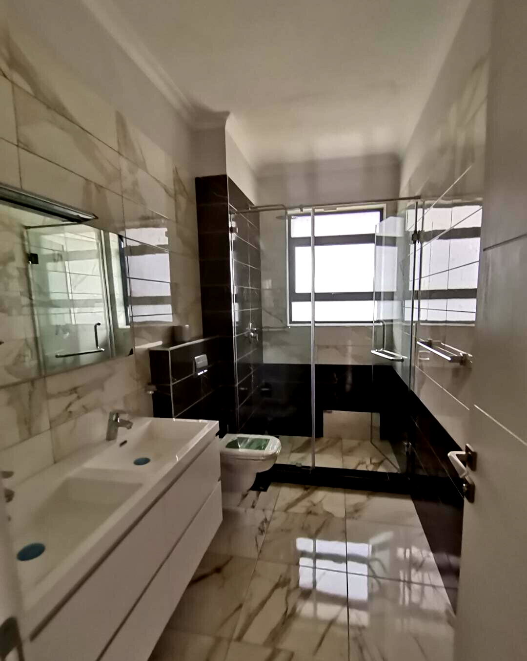 4BR Villa with Heated Pool & Clubhouse Access - Runda