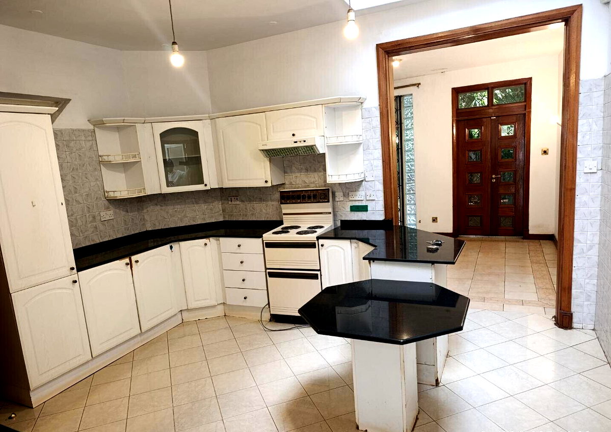 4 En-Suite Townhouse with Solar & Private Backyard - Kilimani