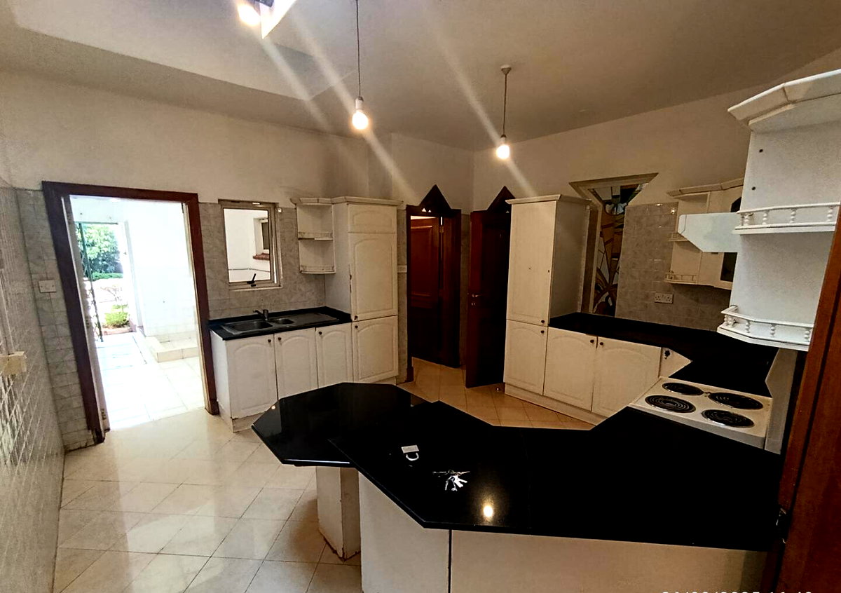 4 En-Suite Townhouse with Solar & Private Backyard - Kilimani