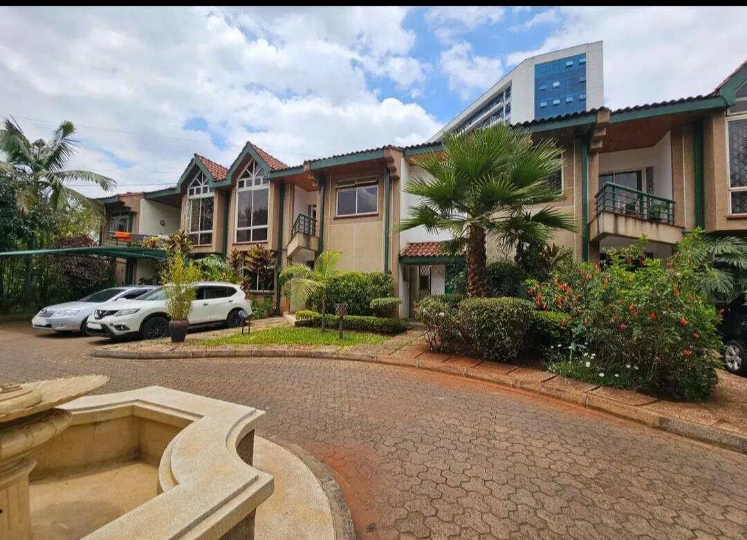 4 En-Suite Townhouse with Solar & Private Backyard - Kilimani