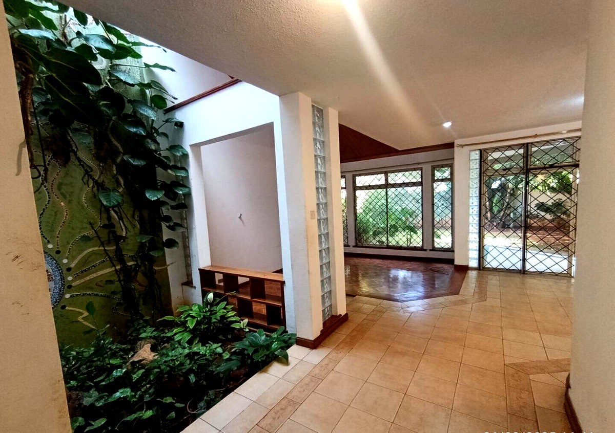 4 En-Suite Townhouse with Solar & Private Backyard - Kilimani