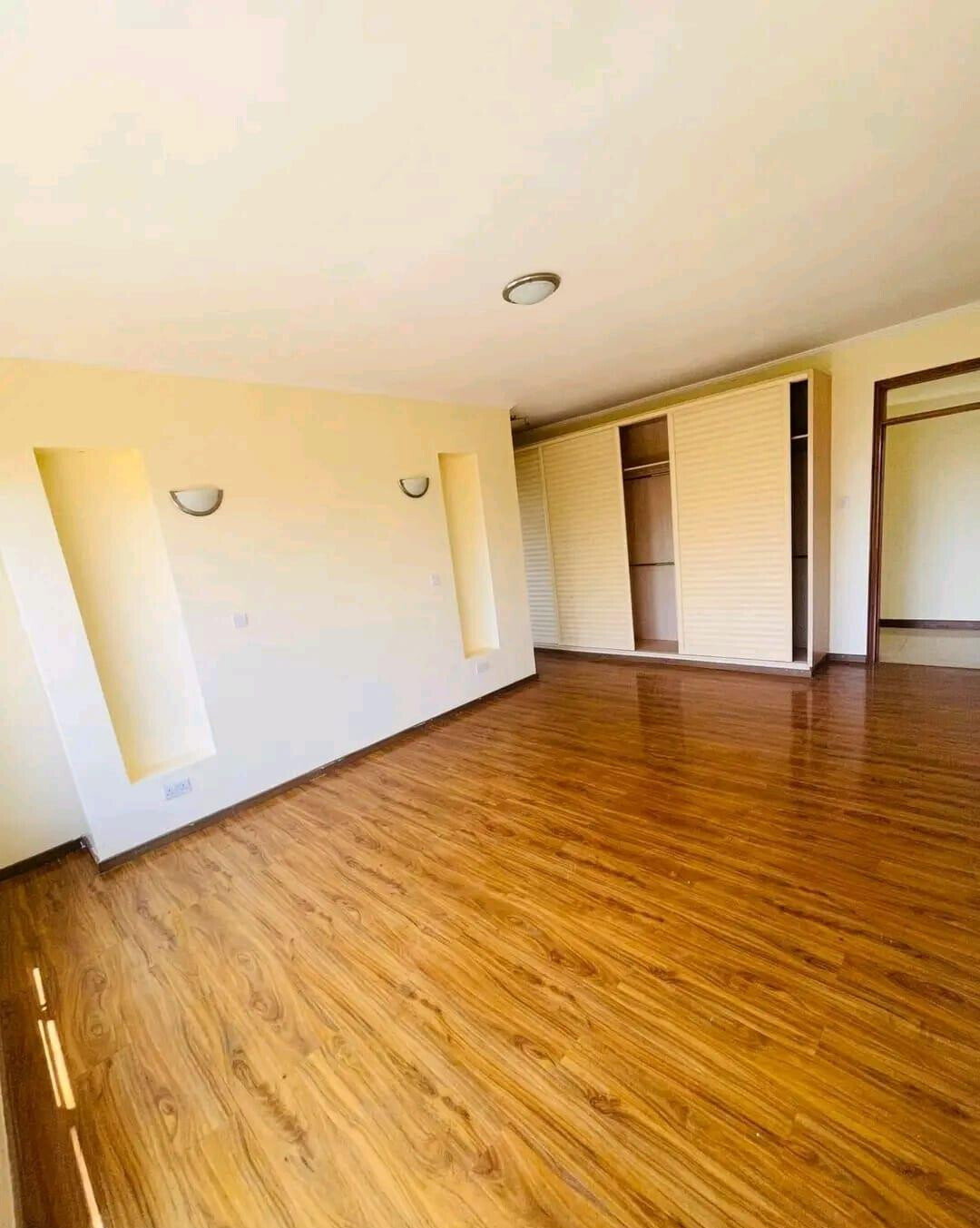 4BR Townhouse with Heated Pool & Clubhouse - Runda