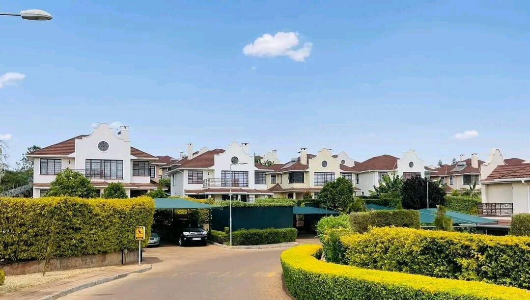 4BR Townhouse with Heated Pool & Clubhouse - Runda